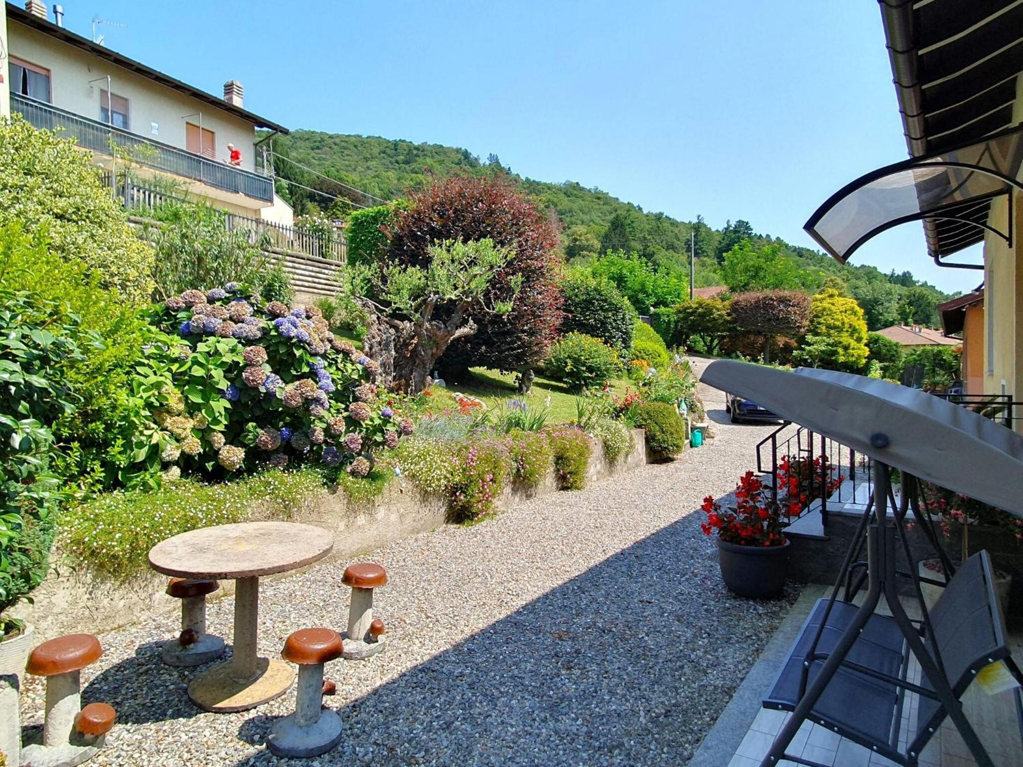 Villa With Enchanting Garden Overlooking The Lake Luino Exterior foto